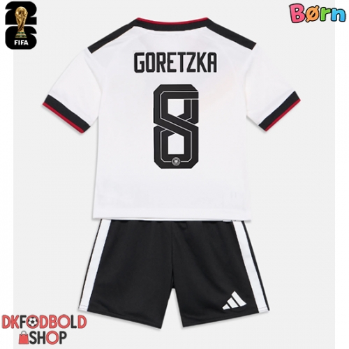 Tyskland Leon Goretzka #8 Hjemmebanesæt Børn VM 2026 Kort ærmer (+ korte bukser)